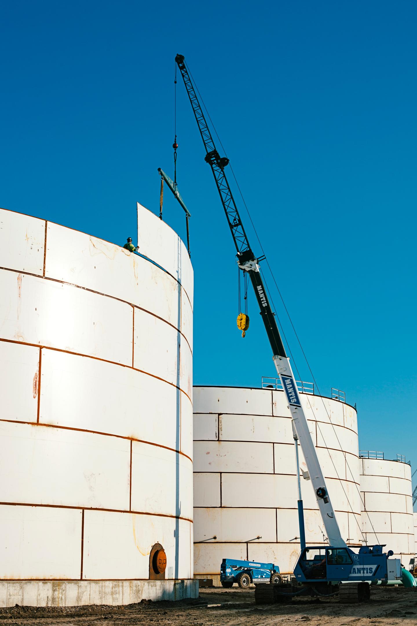 Kinder Morgan splitter construction tanks