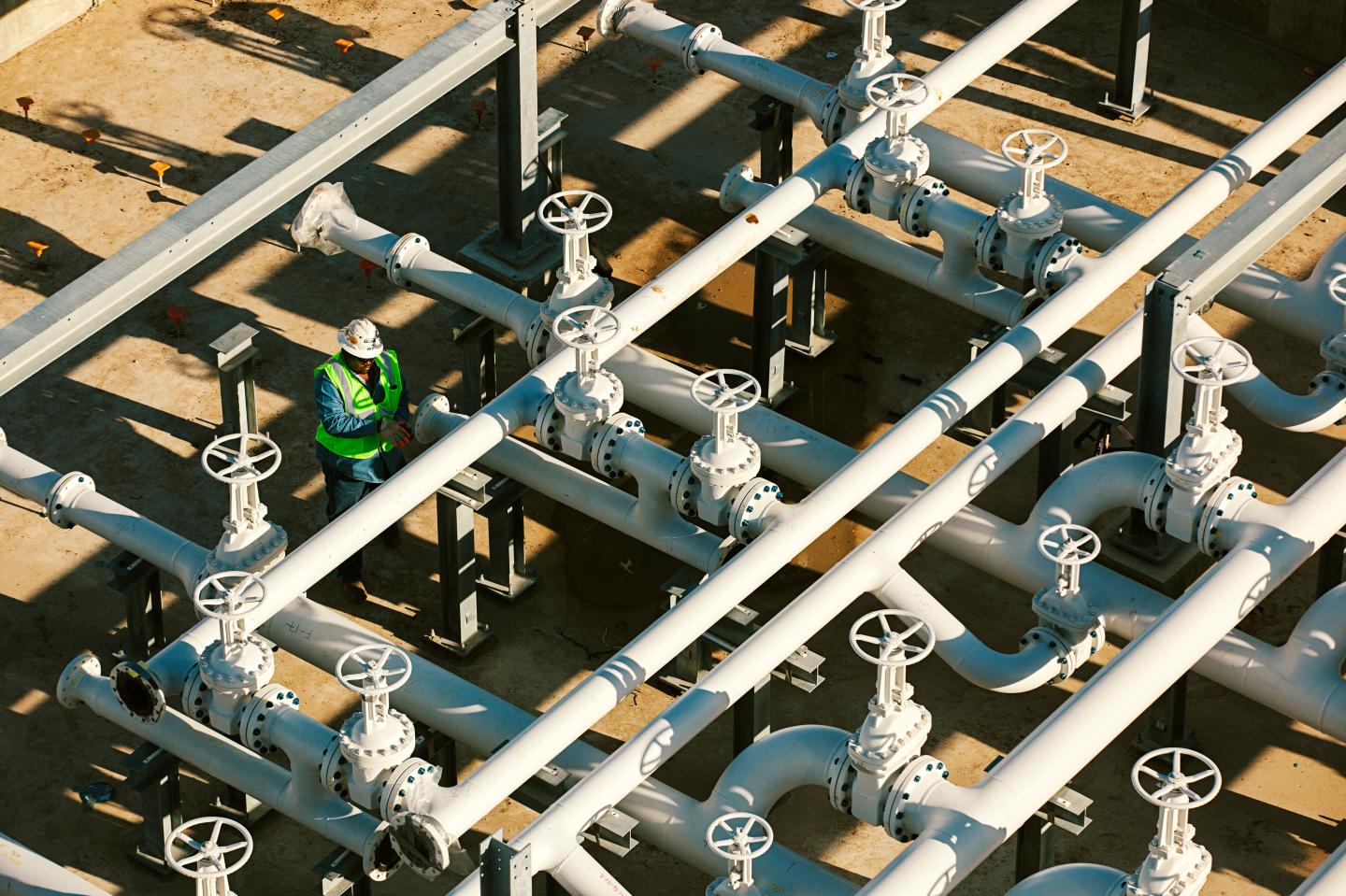 Kinder Morgan splitter construction feed manifold