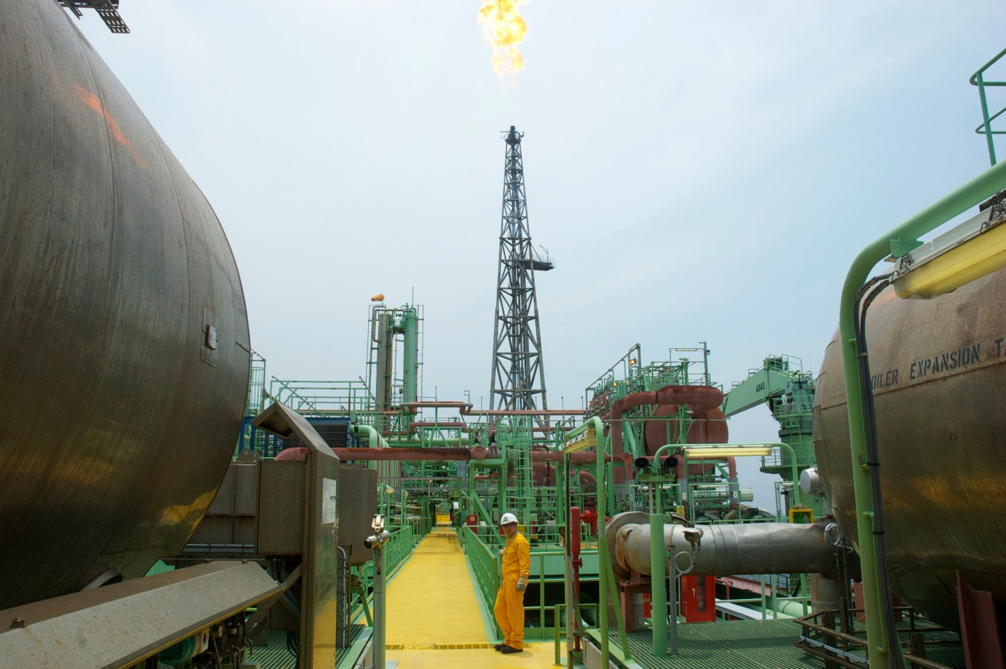 Workers on Pemex's Yùum K’ak’ Náab floating oil processing plant