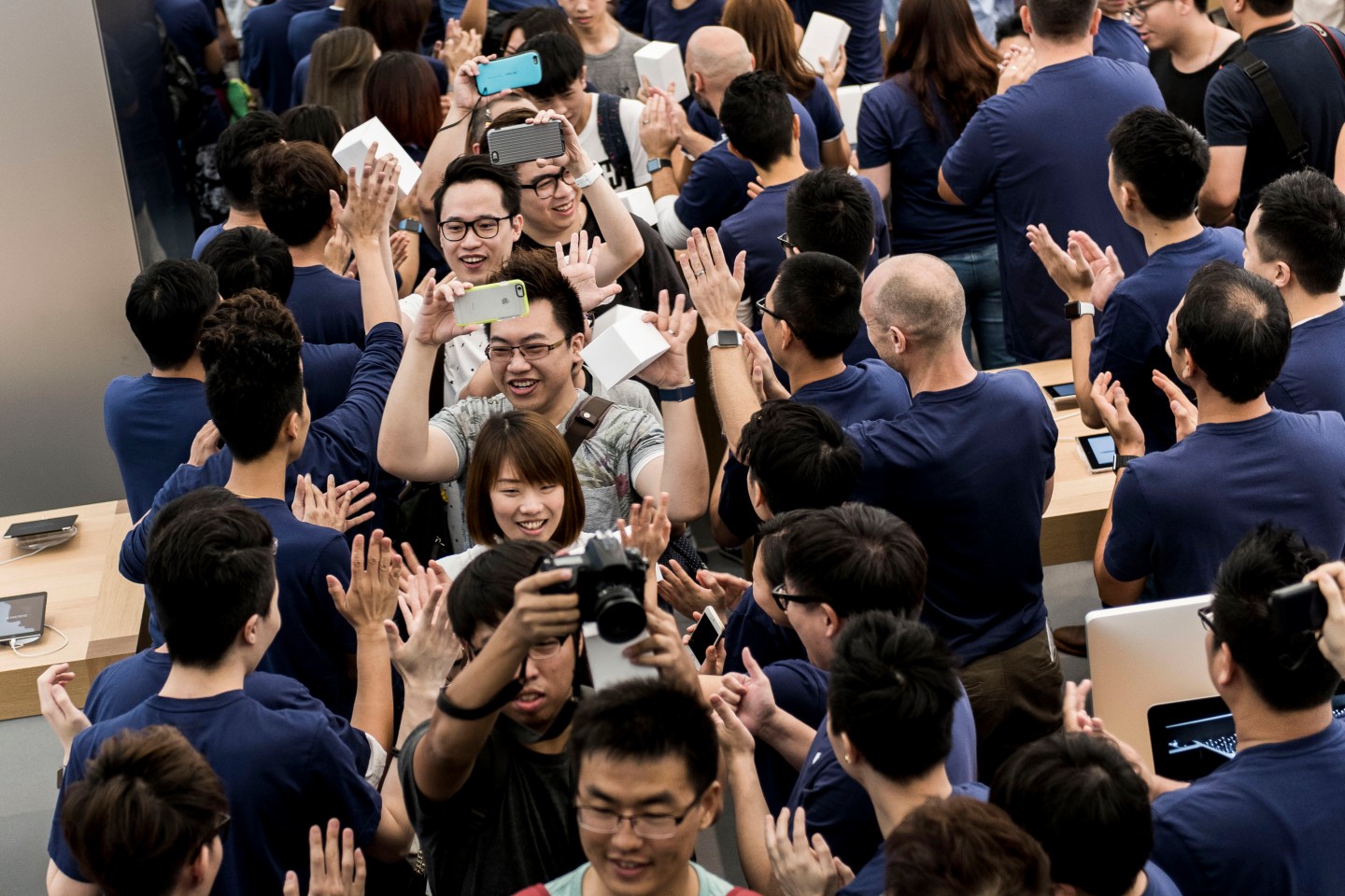 Employees welcome customers into Apple Inc.'s new Canton Road store in the Tsim Sha Tsui district of Hong Kong, China, on Thursday, July 30, 2015. Apple opens its forth store in Hong Kong today. Photographer: Xaume Olleros/Bloomberg