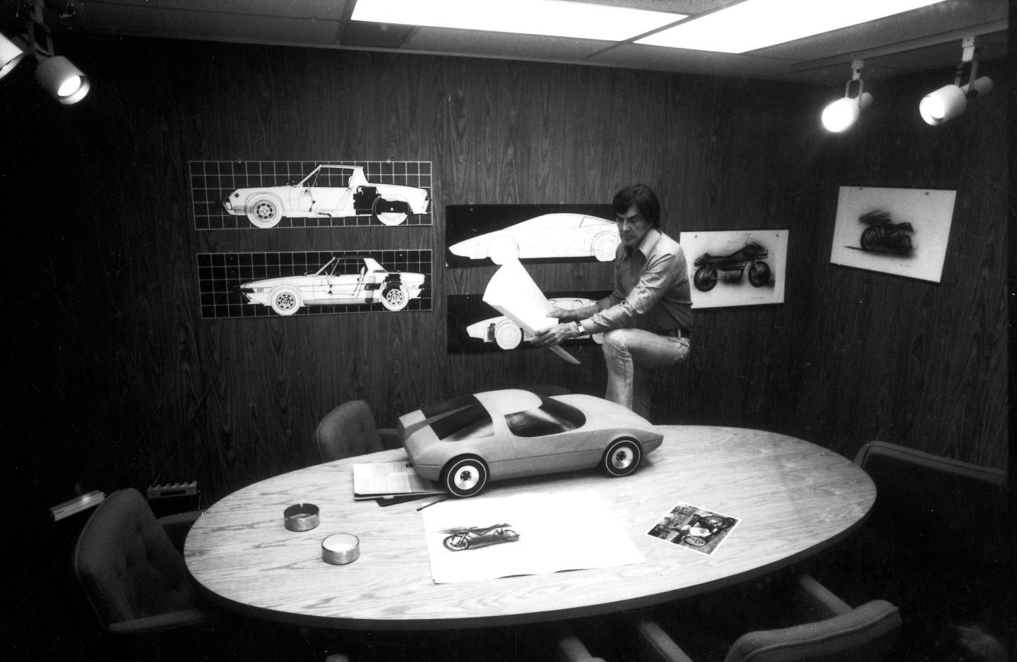 DeLorean Works On A Design