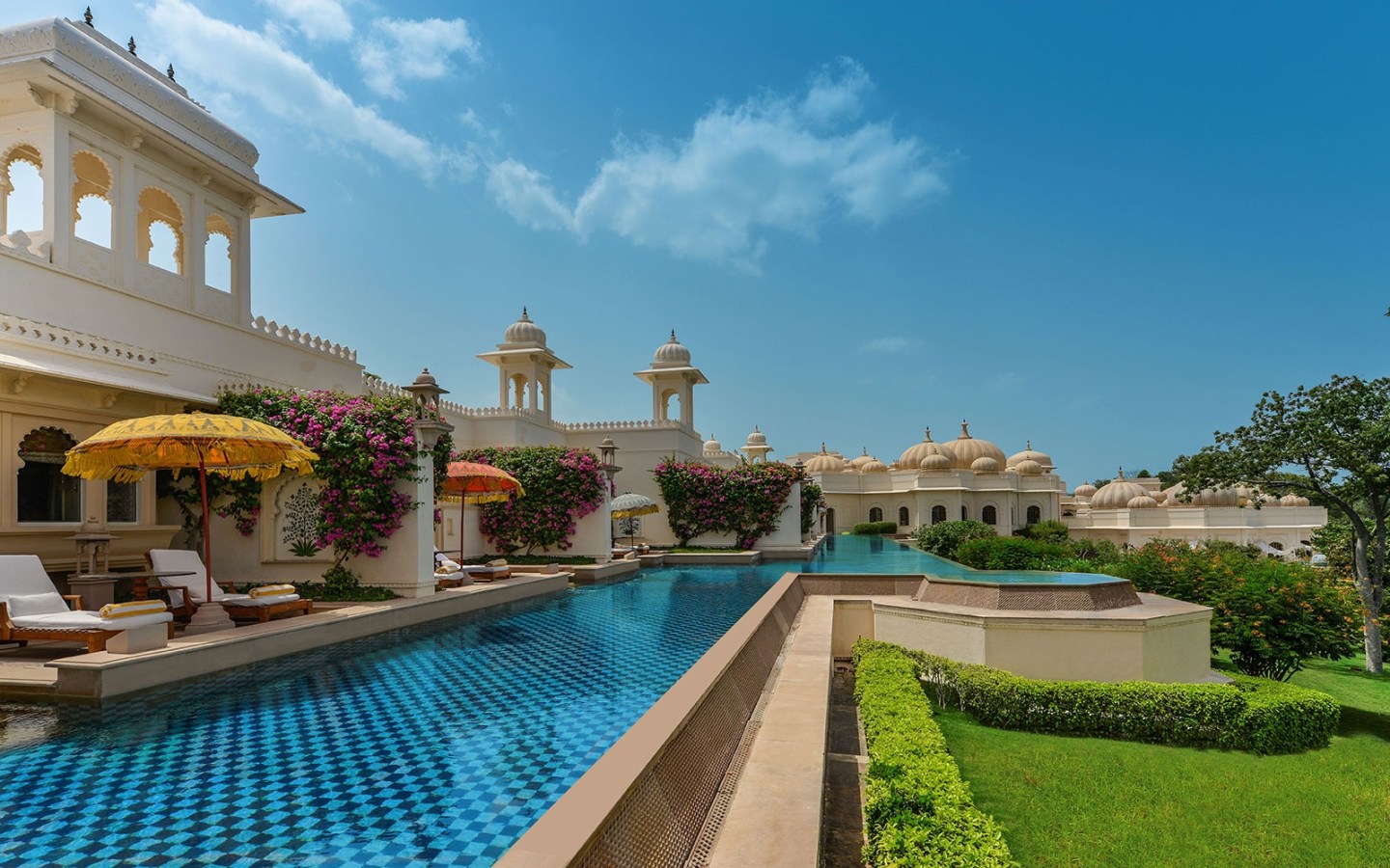 WBTOPHOTELS-1-oberoi-udaivilas