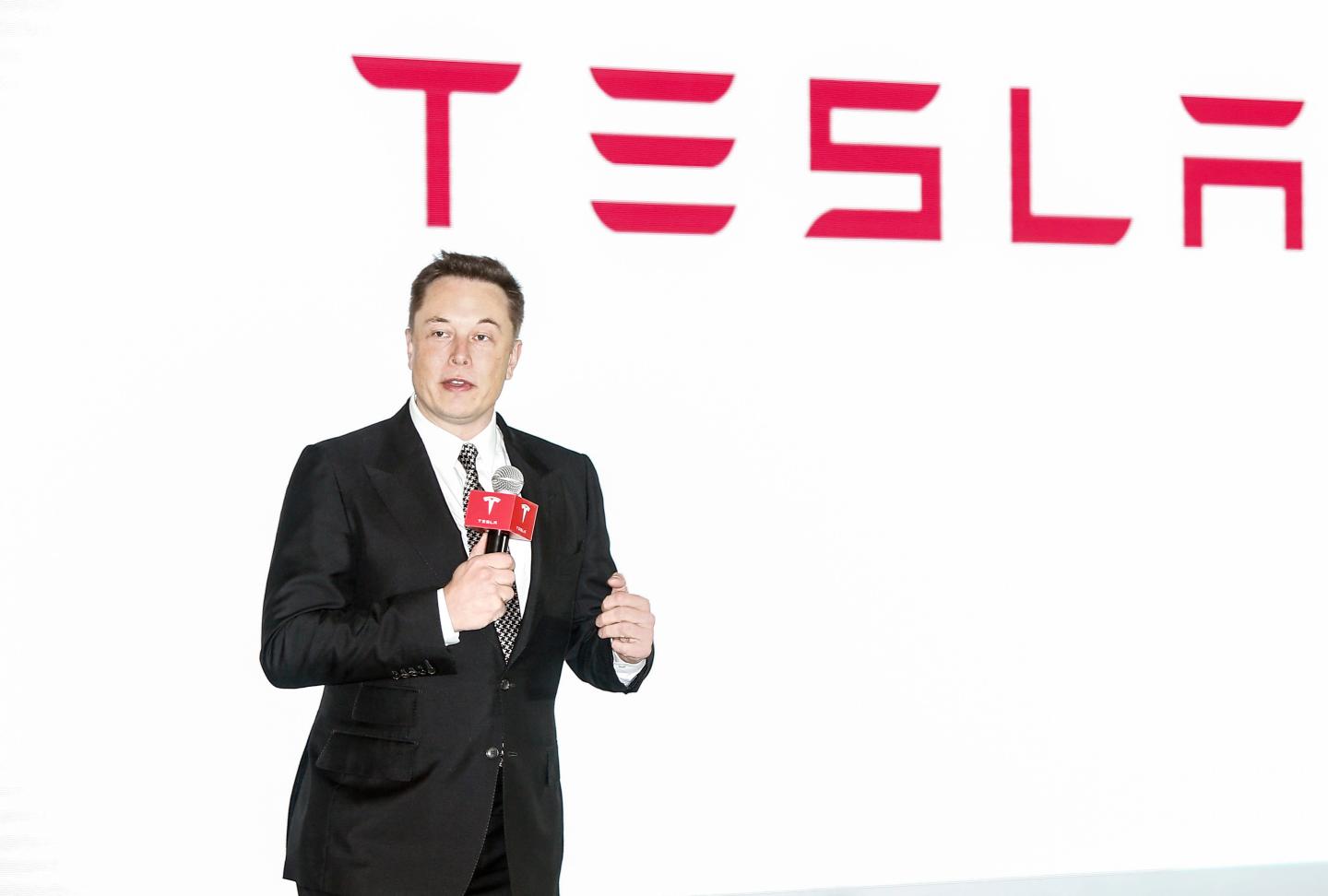 Tesla Update v7.0 Enables Self-driving Test In China