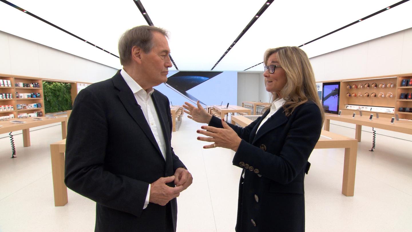 Apple retail head Angela Ahrendts talks to '60 Minutes' host Charlie Rose inside a mock Apple store.