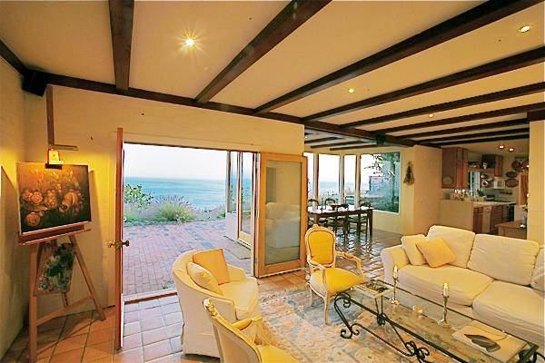 The Captain & Tenille's living room.