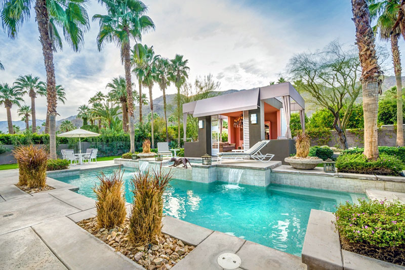 Elizabeth Taylor's swimming pool.