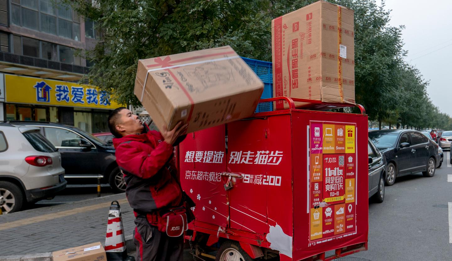 A JD logistics staff is delivering goods during Double 11