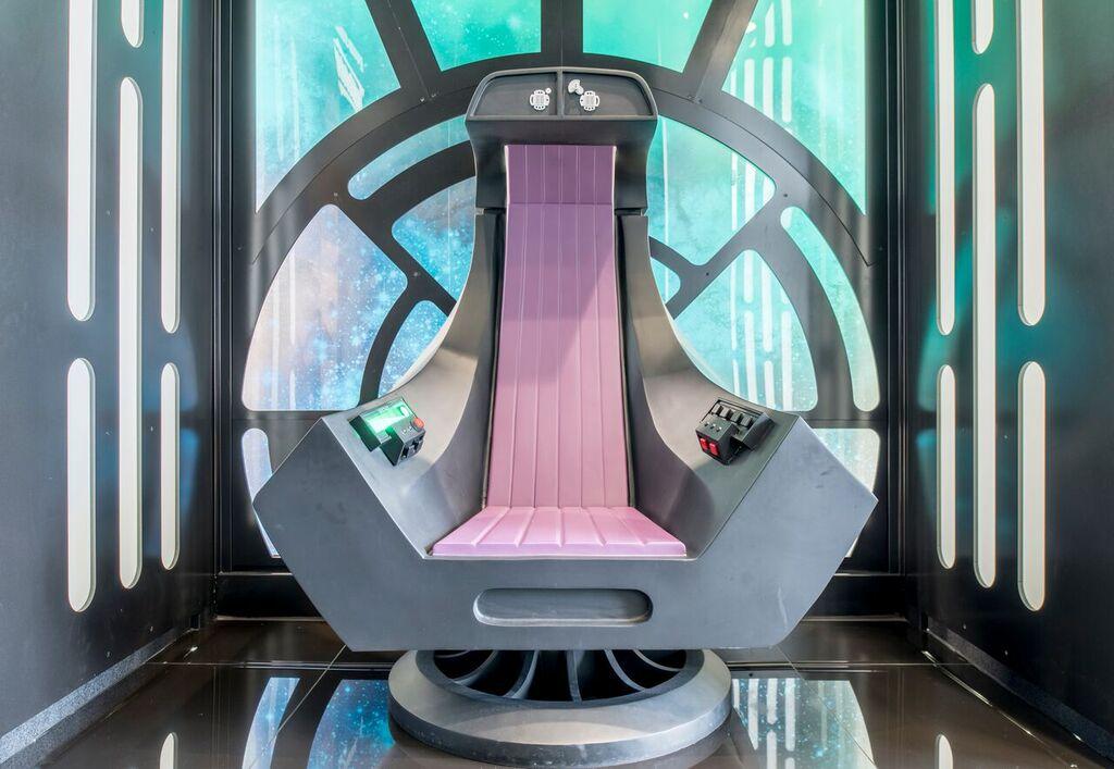lobby6throne