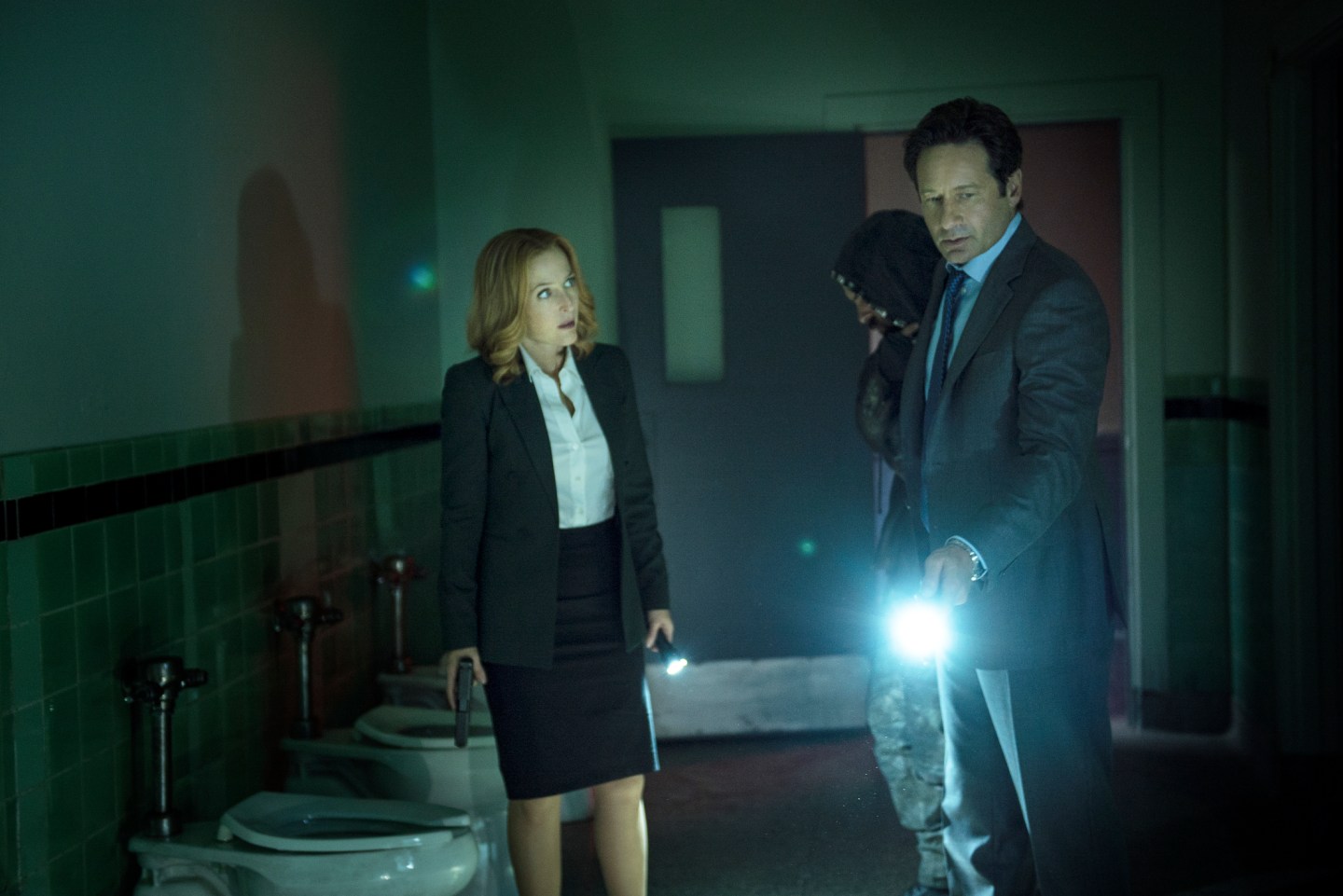 THE X-FILES: L-R: Gillian Anderson and David Duchovny in the "Home Again" episode of THE X-FILES airing Monday, Feb. 8 (8:00-9:00 PM ET/PT) on FOX. ©2016 Fox Broadcasting Co. Cr: Ed Araquel/FOX