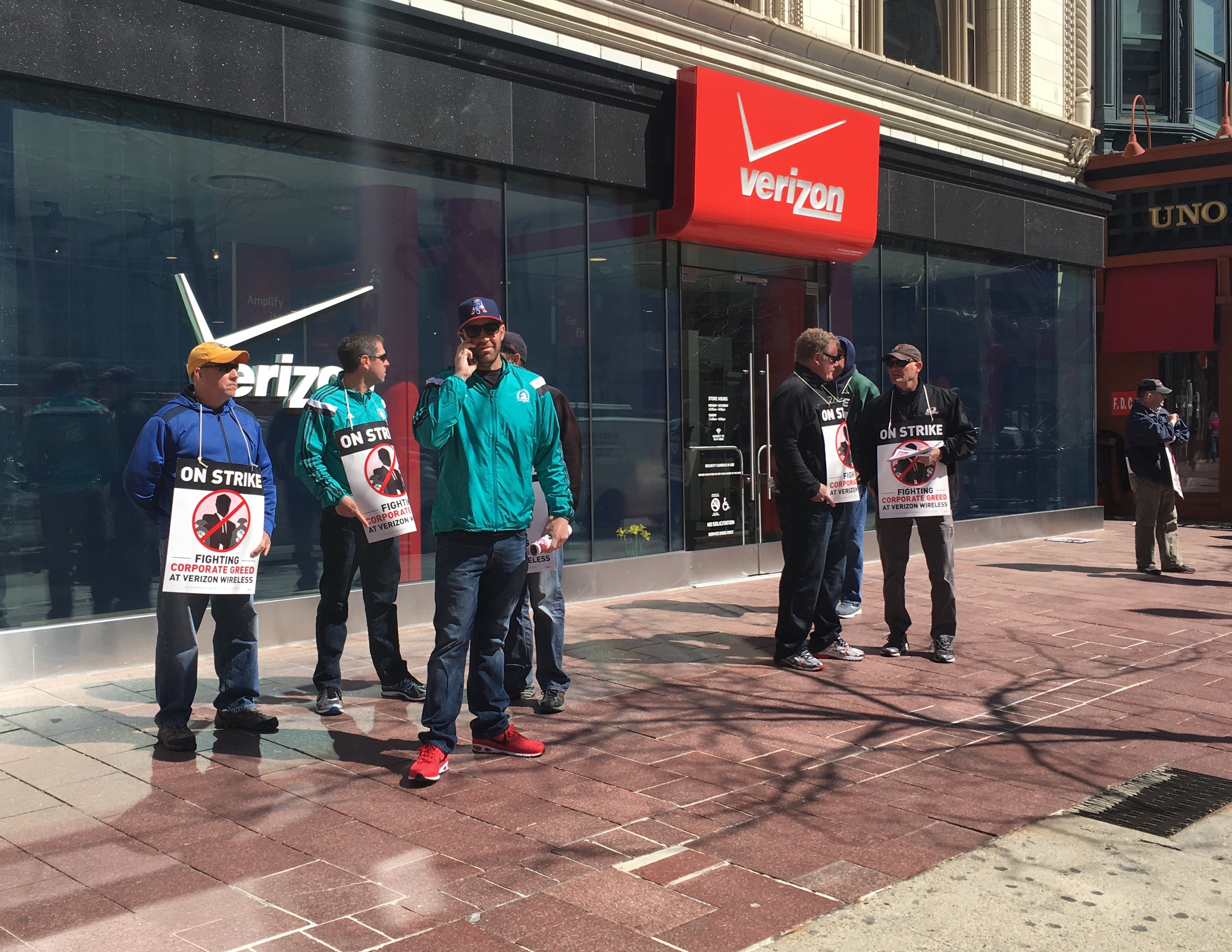 Verizon Strikers Calling For Boycott Of Verizon Wireless Fortune