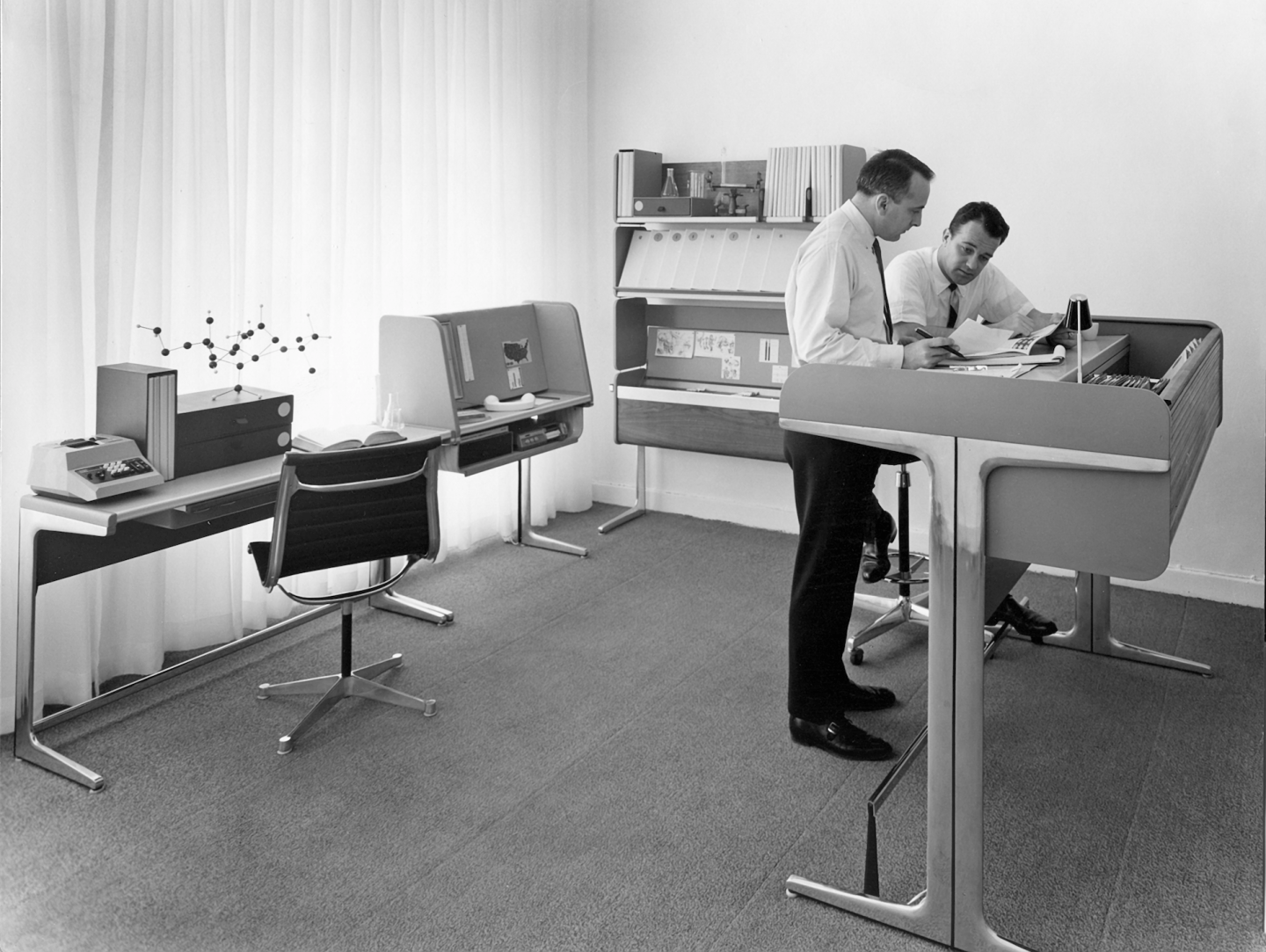 Robert Propst's "action office."