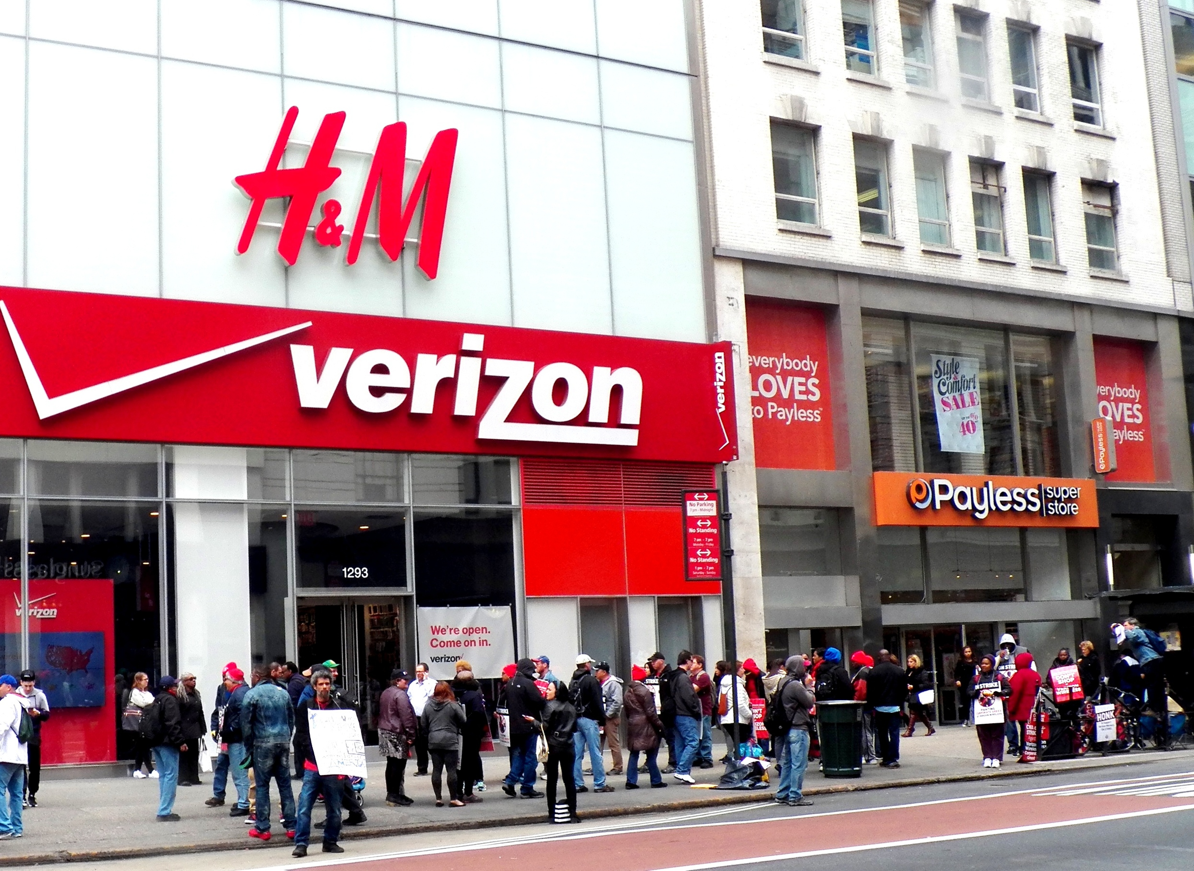 Verizon Strike Protests Go Nationwide Ahead Of Company Meeting
