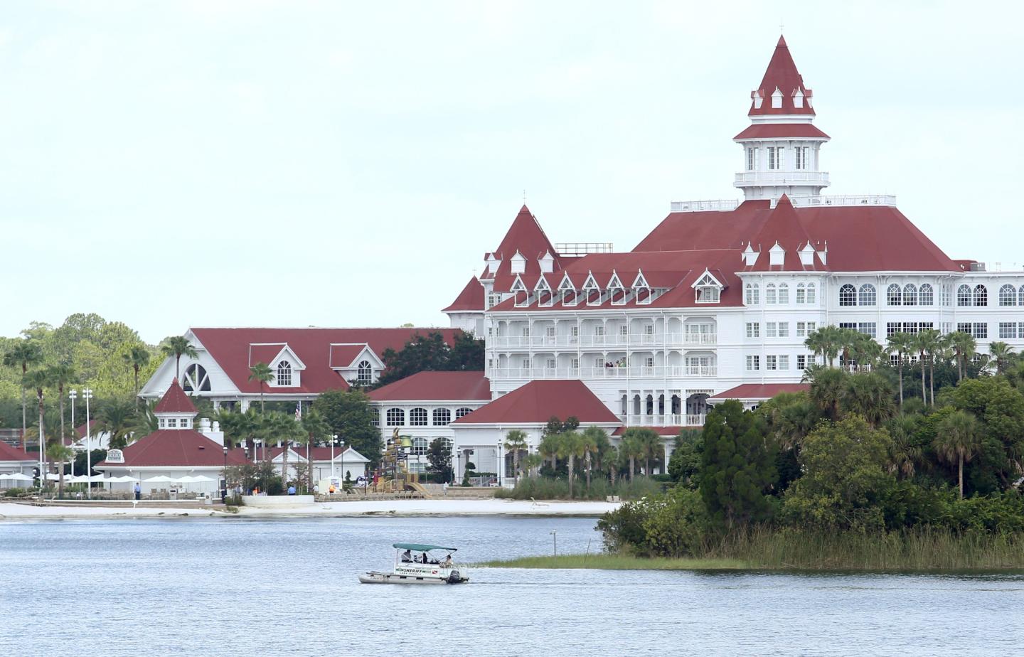 US-ACCIDENT-ALLIGATOR-ANIMAL-DISNEY-TOURISM