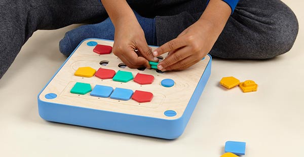 Cubetto: A toy robot teaching kids code & computer programming