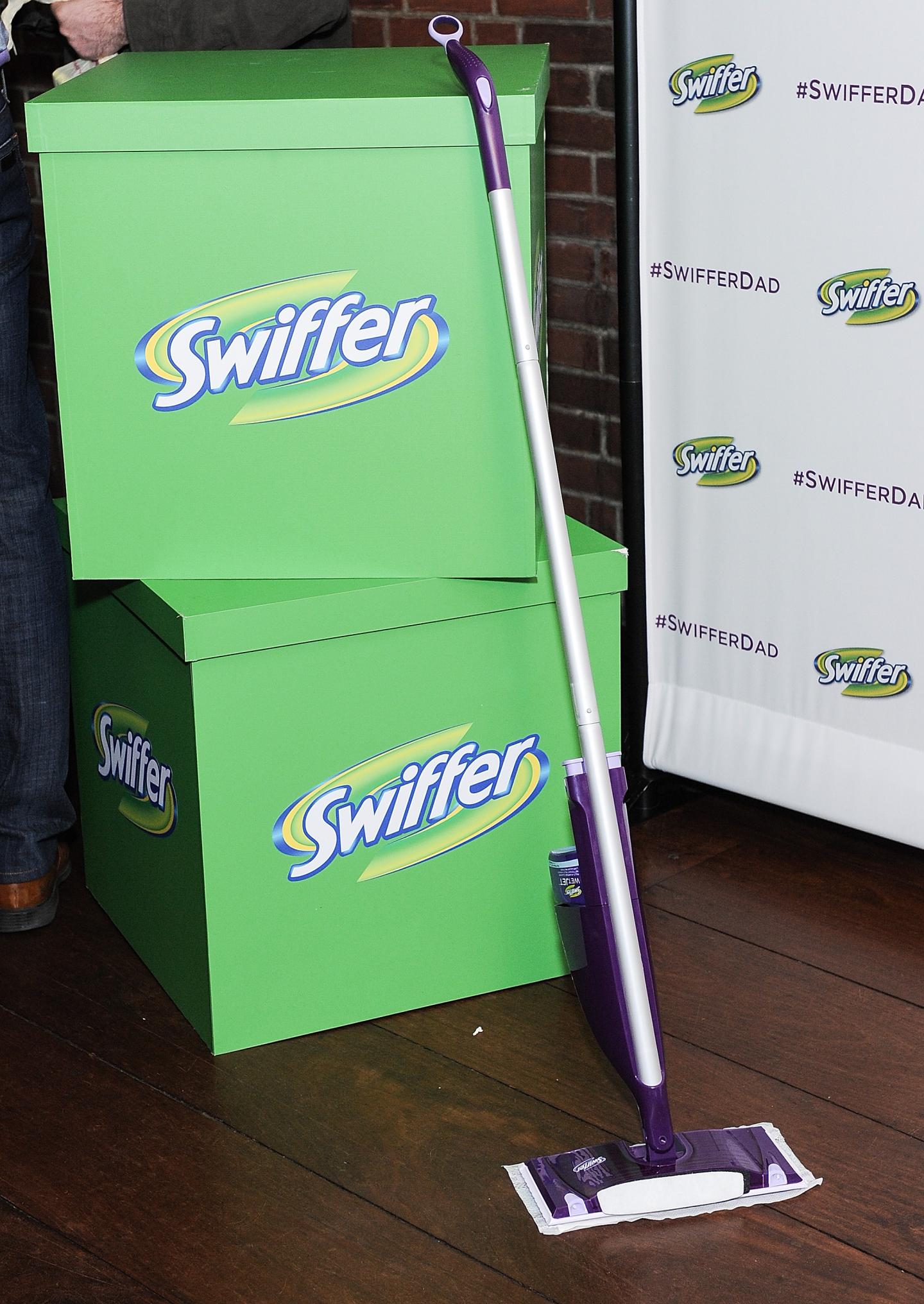 Anthony Anderson Unveils The #SwifferDad Video
