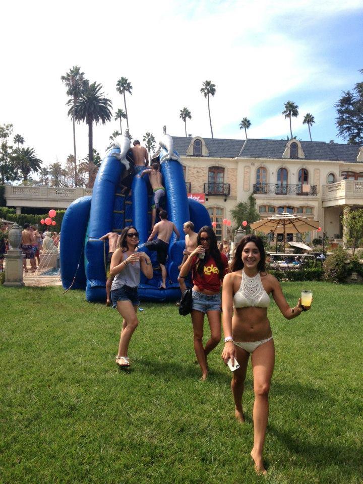 Justin Mateen threw a huge Tinder launch party at his parents' home in 2012.
