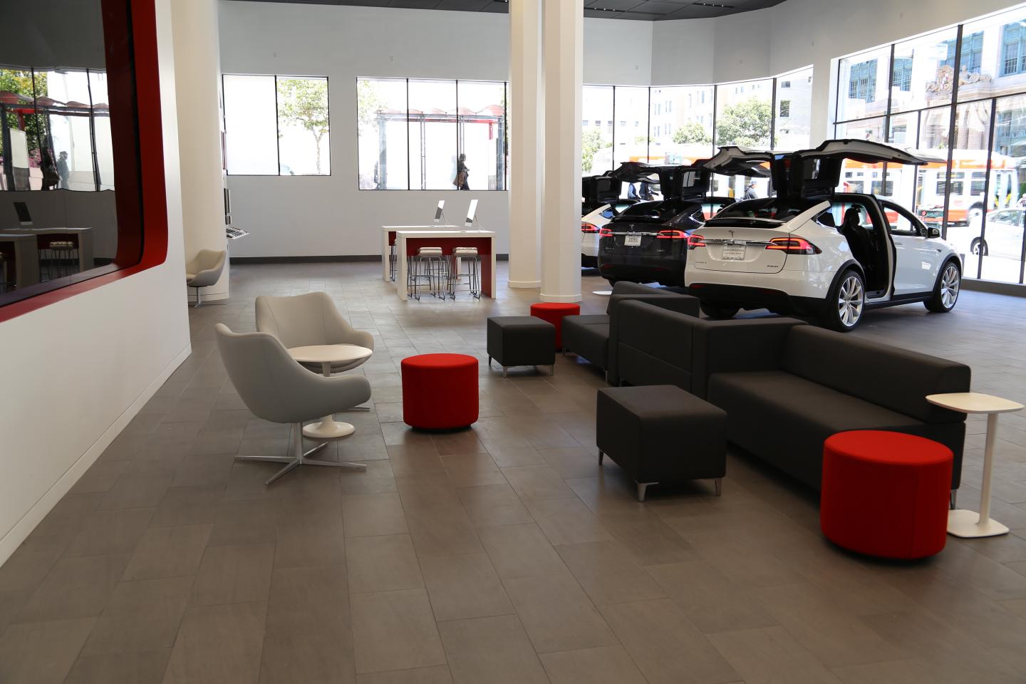 The first floor and sales and display area of Tesla's new San Francisco store.