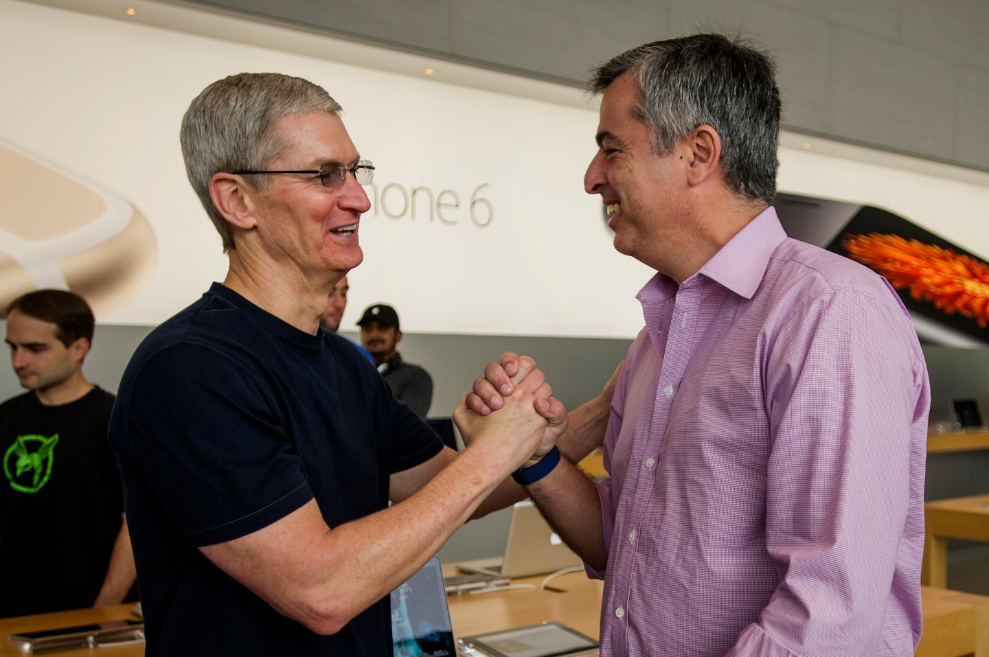 Apple's New Big-Screen iPhones Draw Long Lines As Sales Start