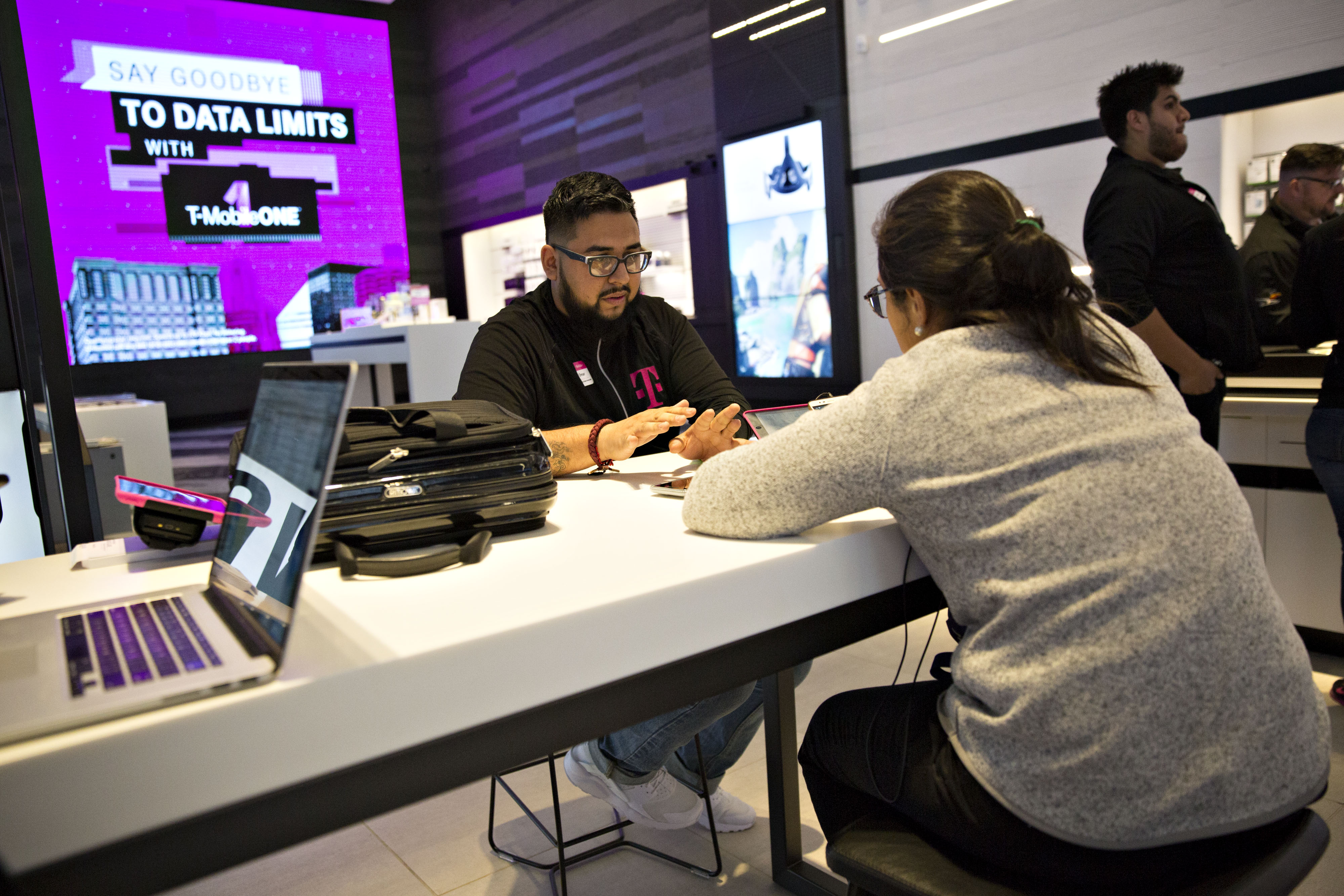 Christmas 2016 Best Deals Yet Coming For Mobile Phone Customers