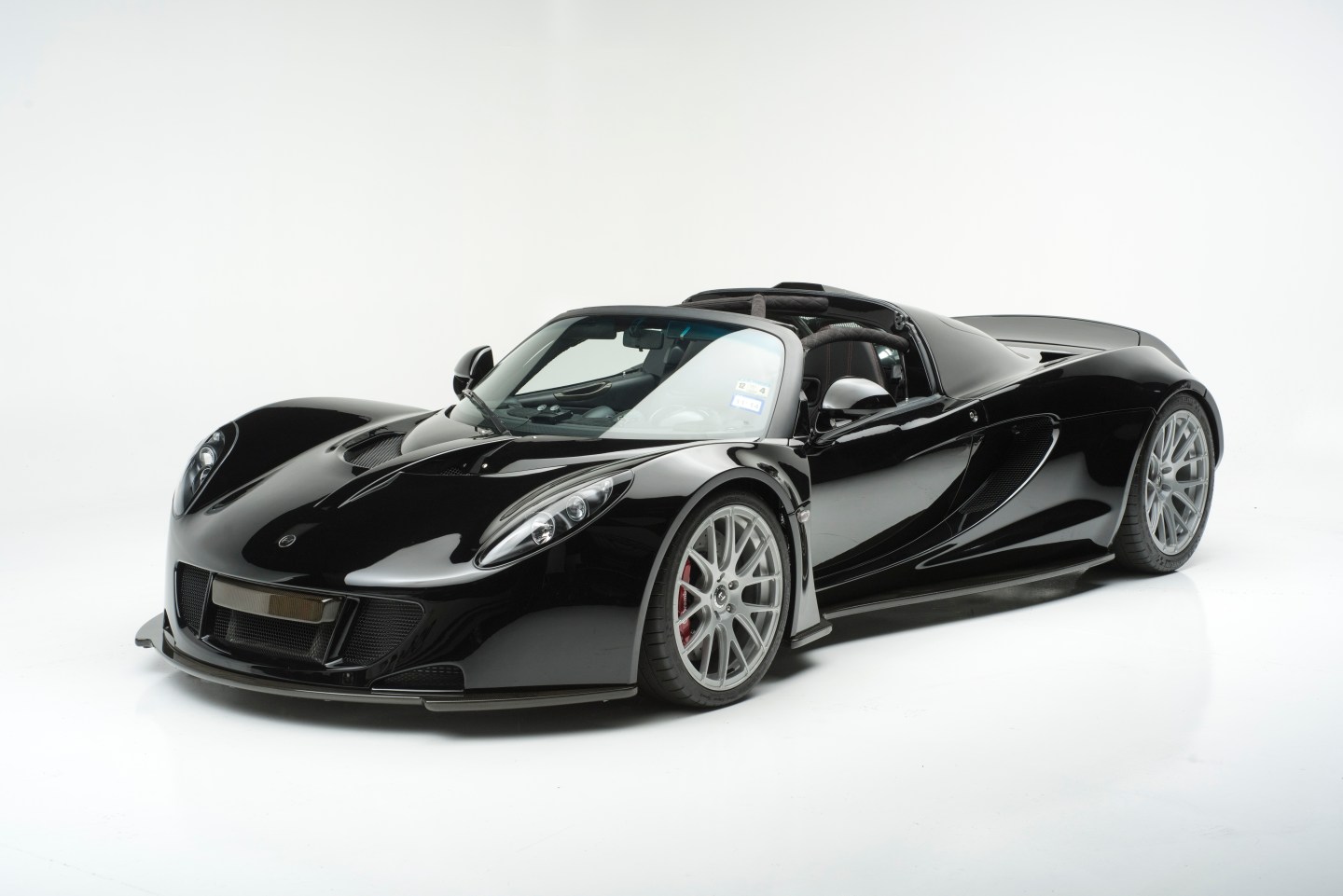 steven-tyler-2012-hennessey-venom-gt-spyder