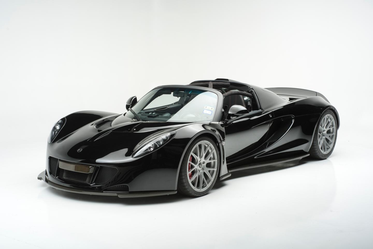 steven-tyler-2012-hennessey-venom-gt-spyder