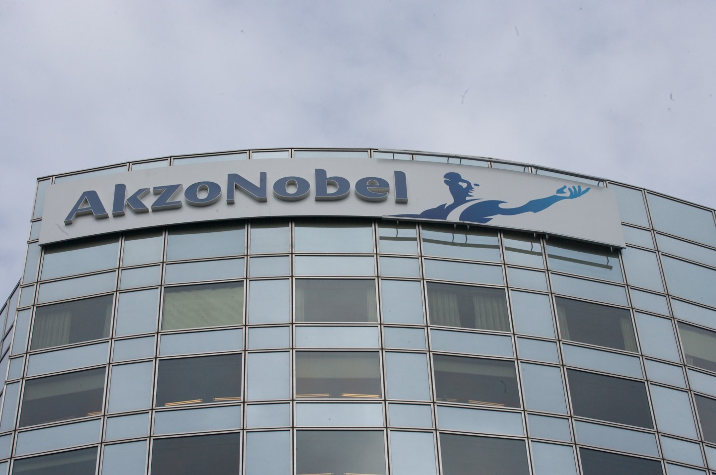 Elliott Is Calling to Remove Akzo Nobel's Chairman Reports Fortune