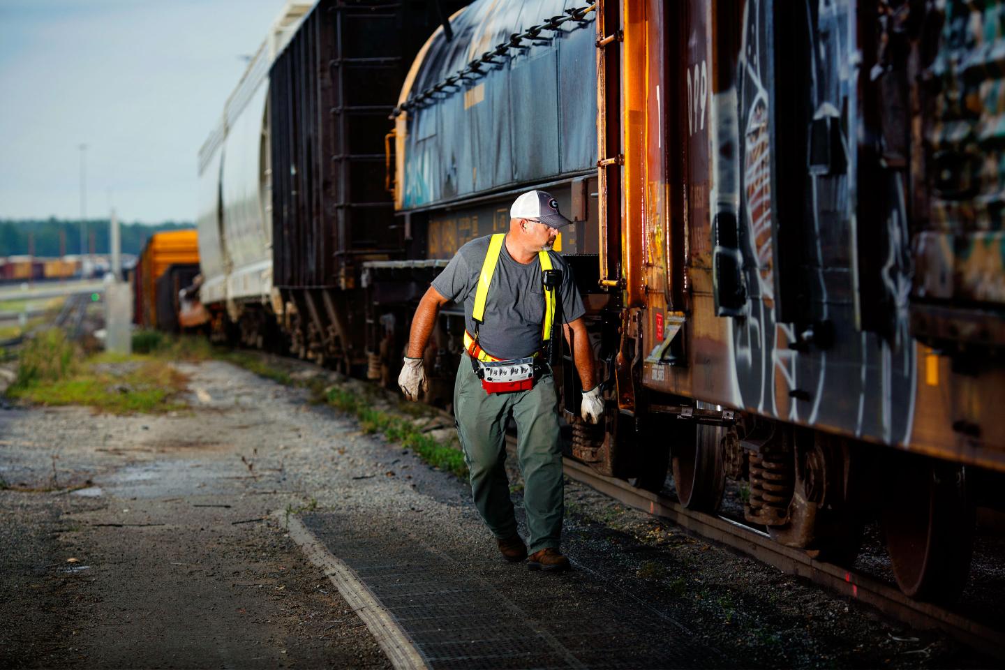 CSX.09.01.17.Humpyard.uncouple