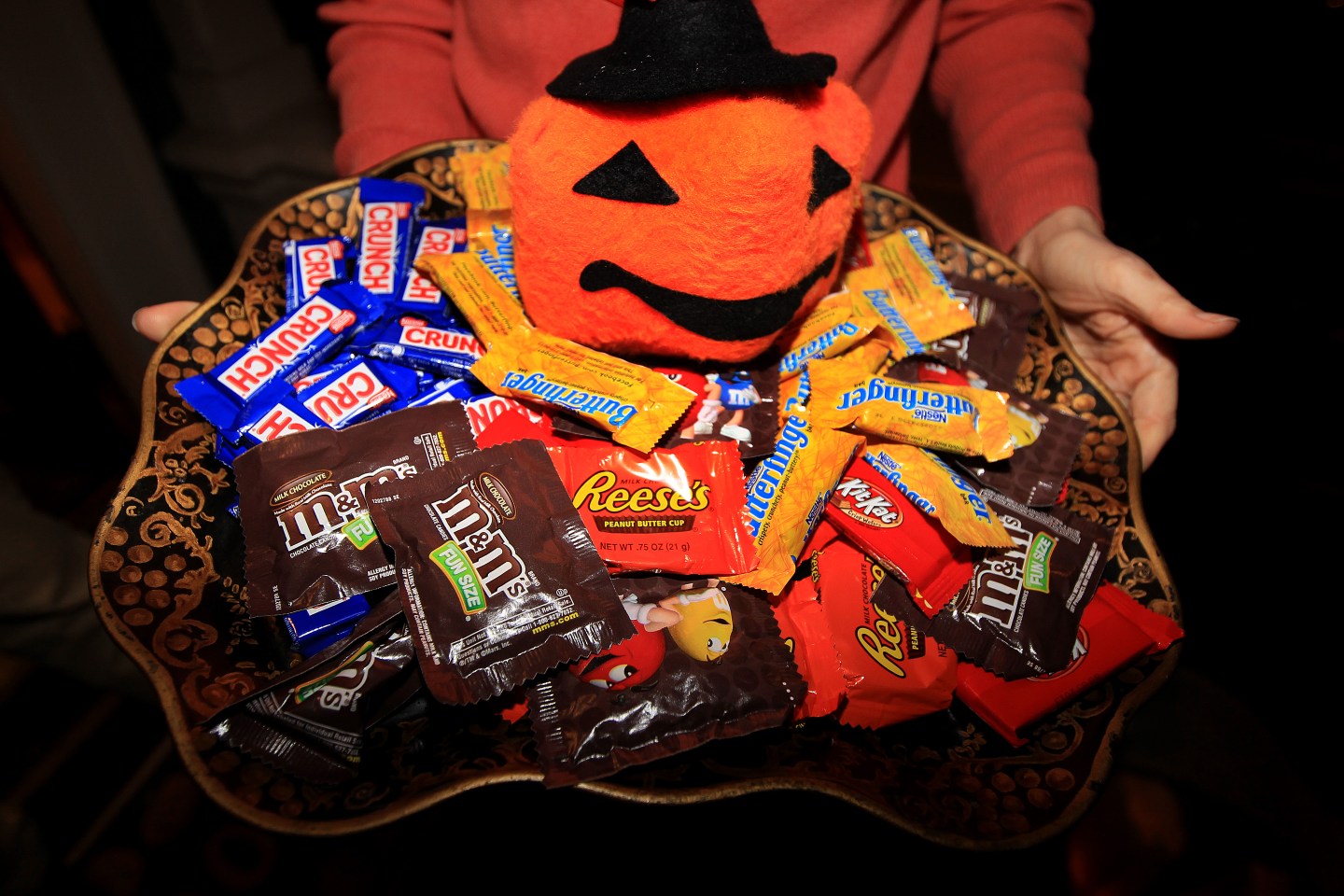 Elizabeth Warren Hands Out Halloween Candy