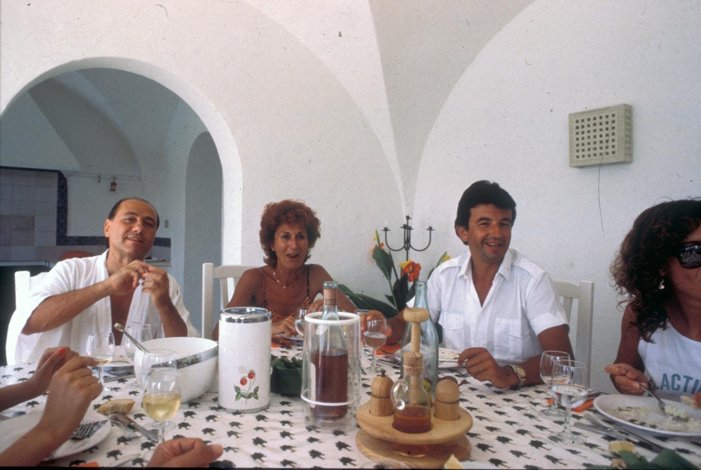 Silvio Berlusconi with Anna Craxi and Tarak Ben Ammar in Hammamet, 1984