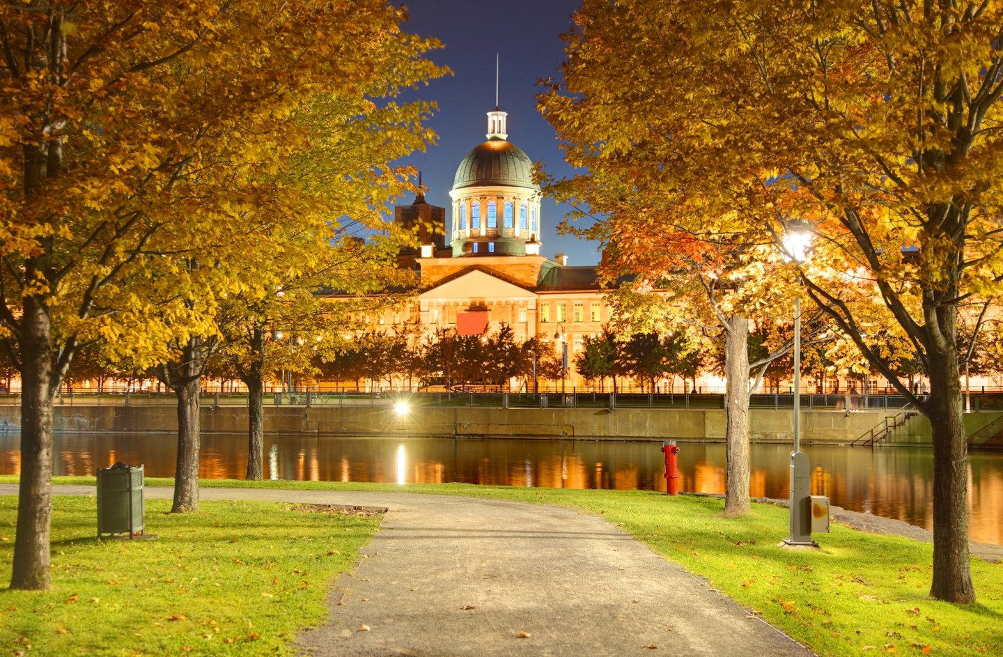 Lake in Montreal during Autumn