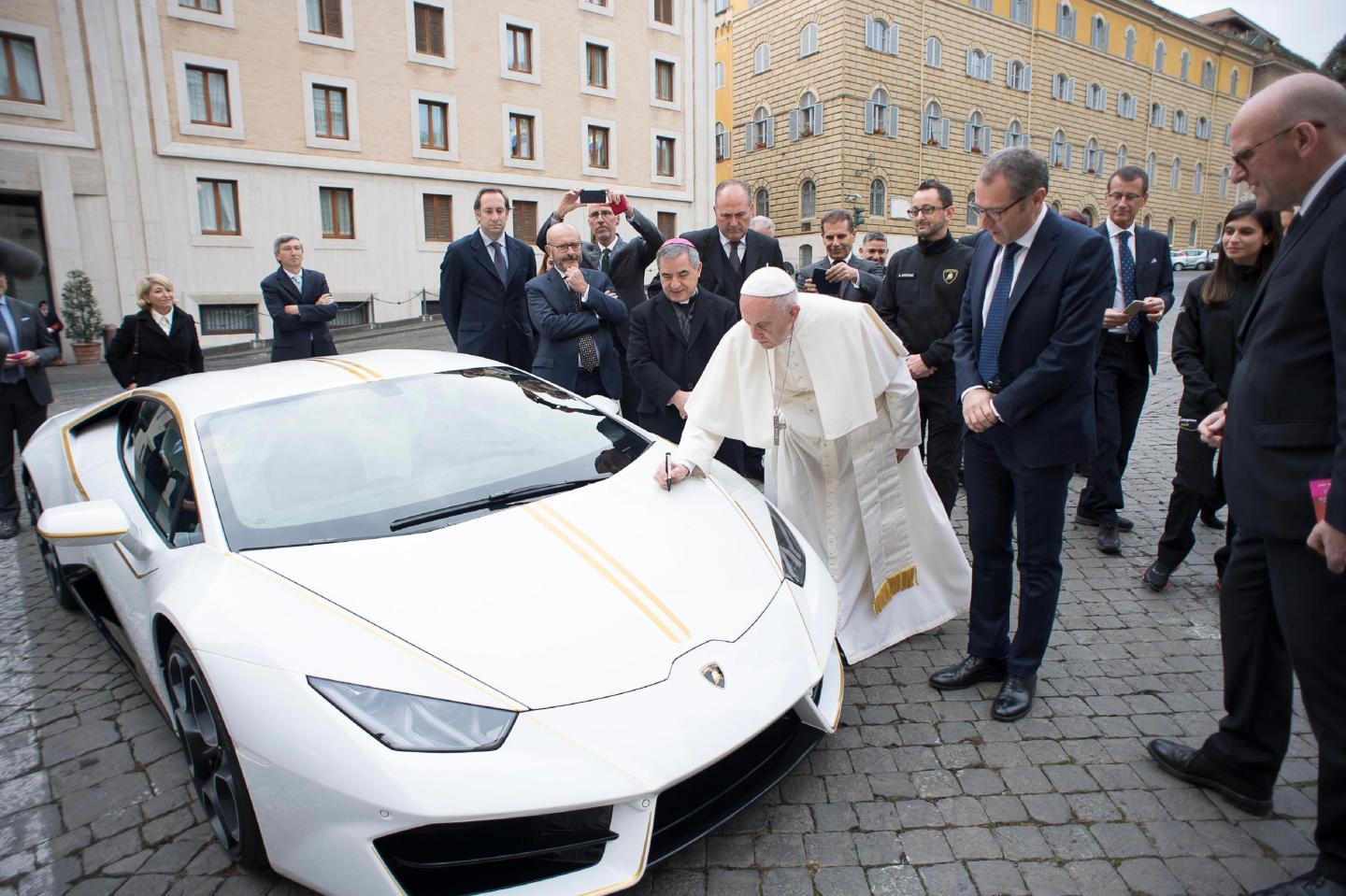 Pope Francis and Lamborghini Huracan, Vatican City, Vatican City State (Holy See) - 15 Nov 2017