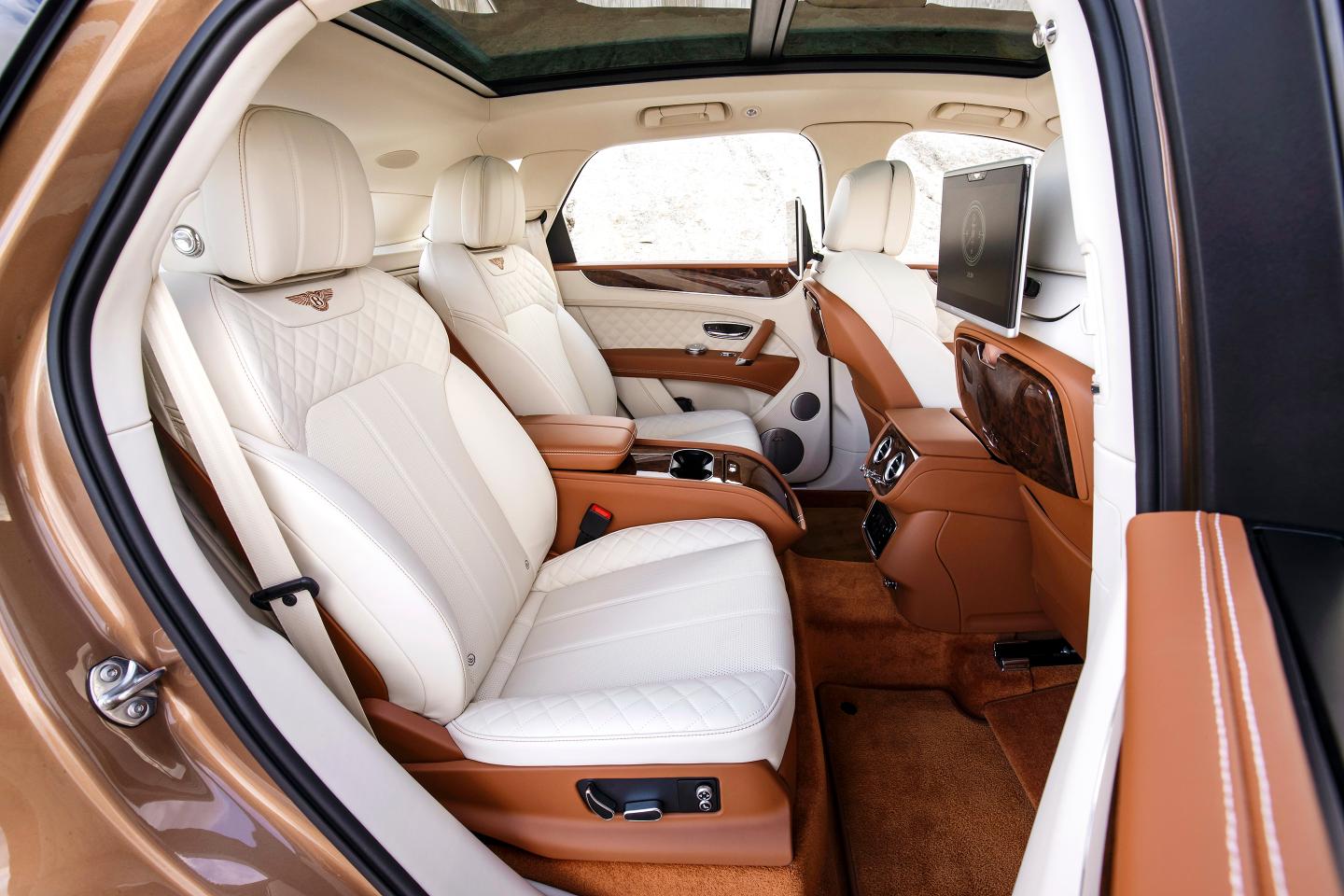 SUV12.15_Bentley Bentayga_A