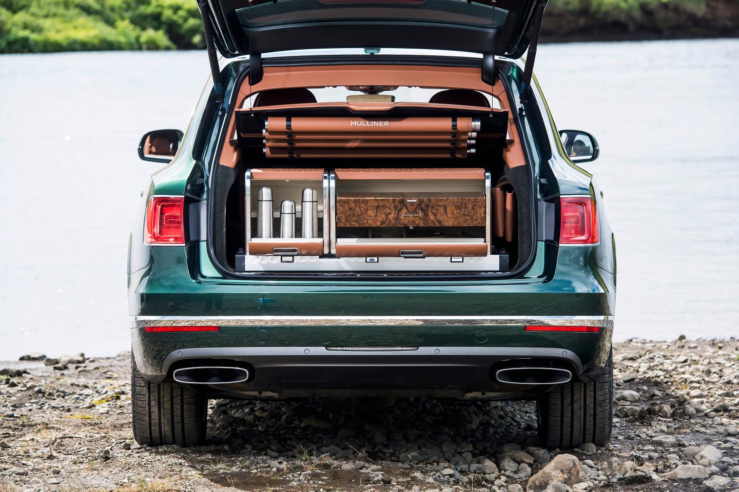 SUV12.15_Bentley Bentayga_B