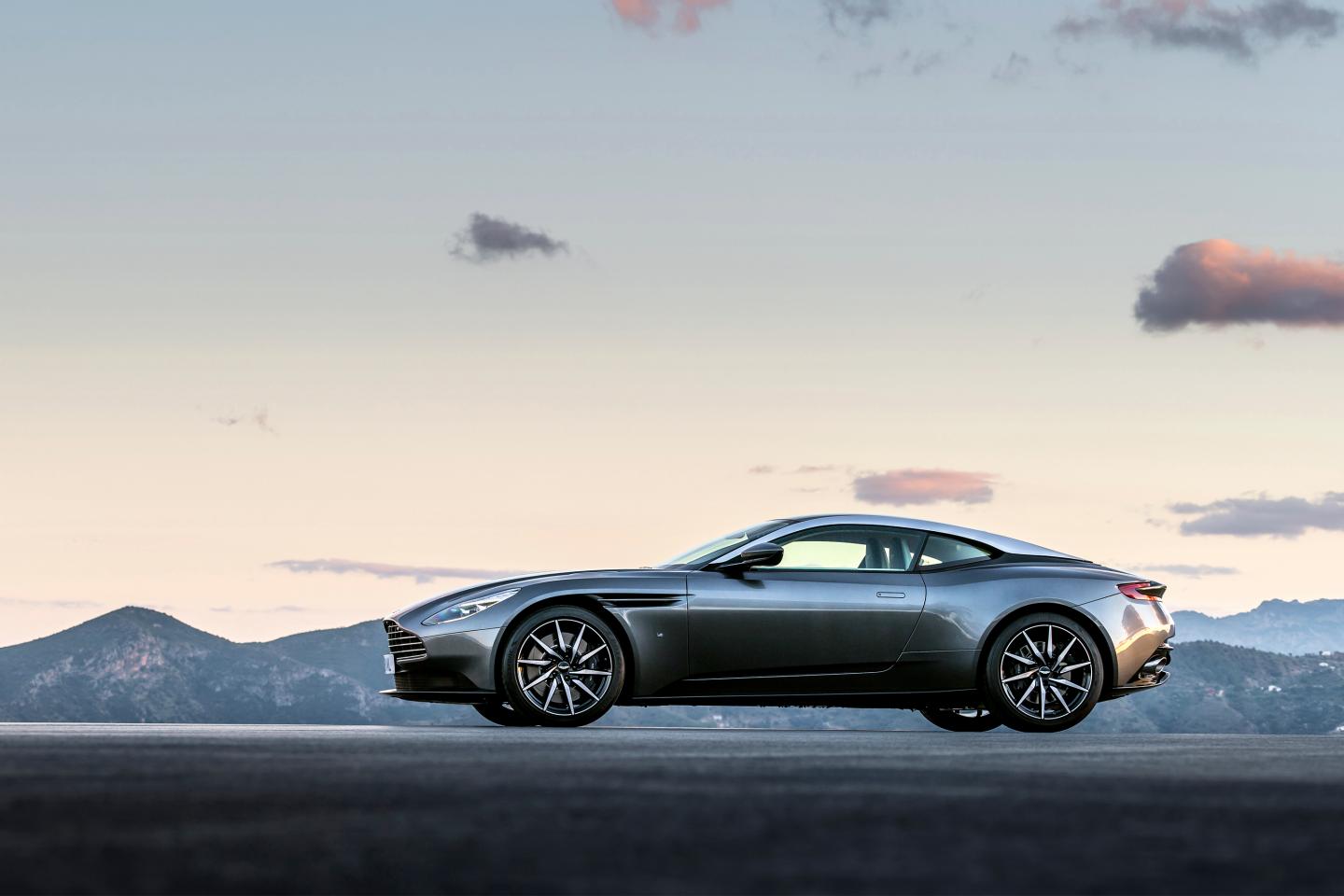Aston Martin DB11