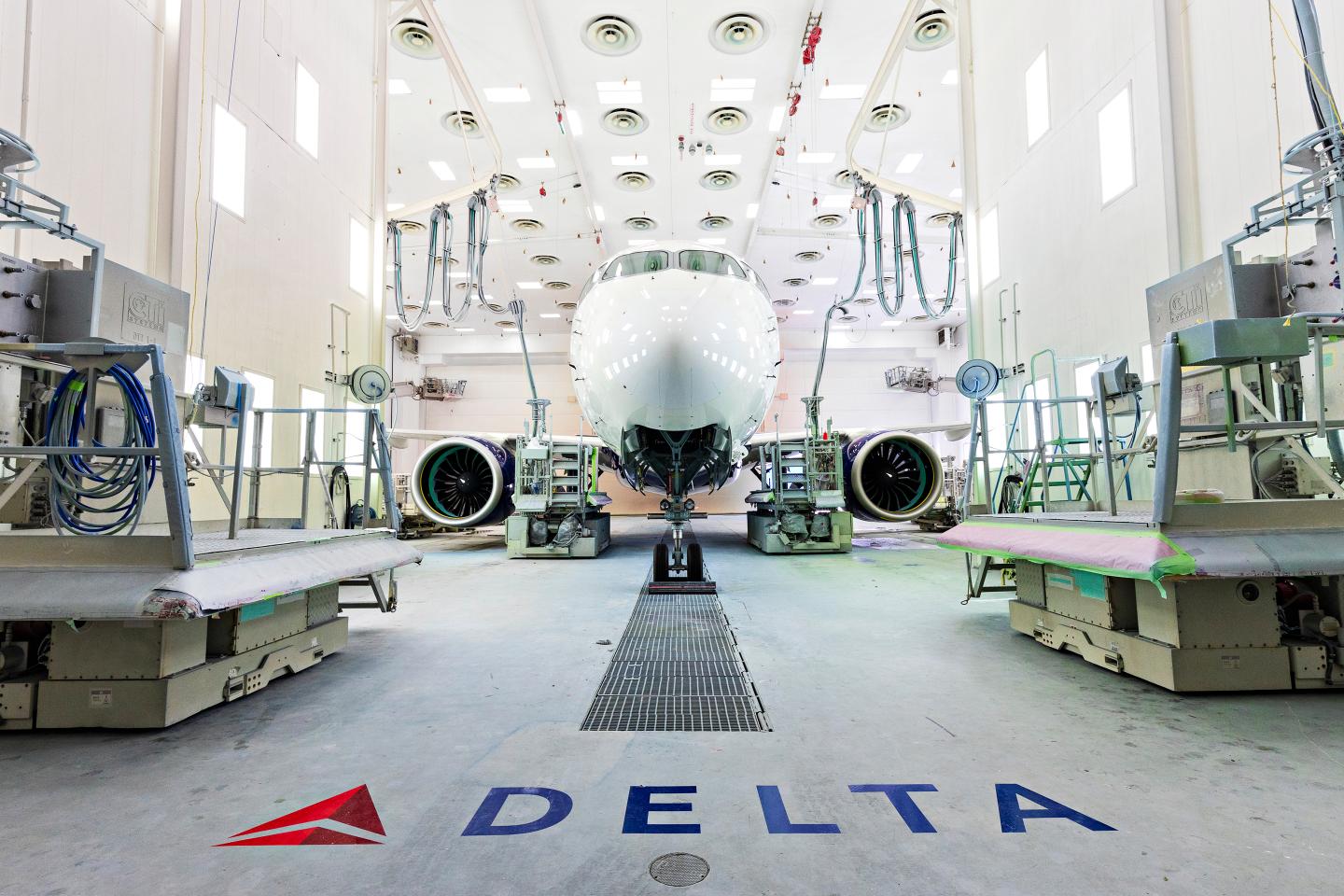 DEL12_A220 Paint Shop