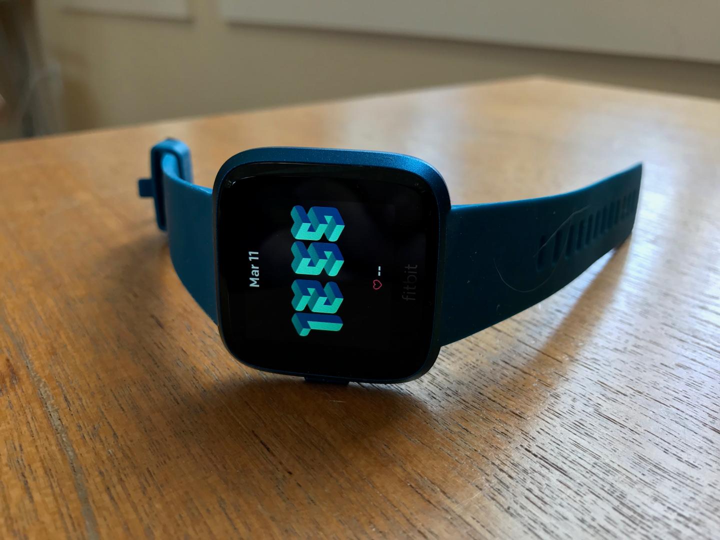the fitbit versa lite smartwatch