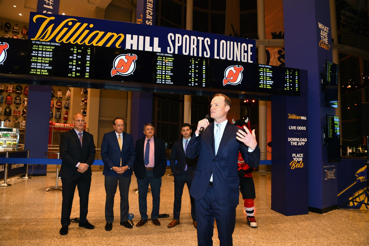 Sports betting-William Hill Sports Lounge Opens At Prudential Center