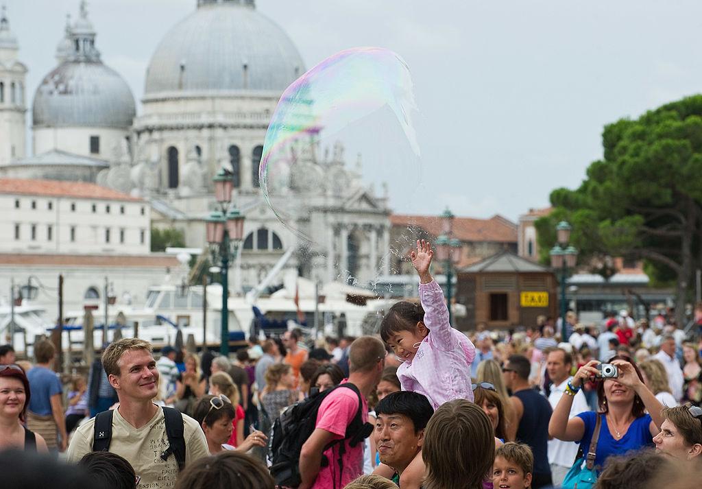 Tourists To Queue Separately For Venice's Vaporetti Ferries
