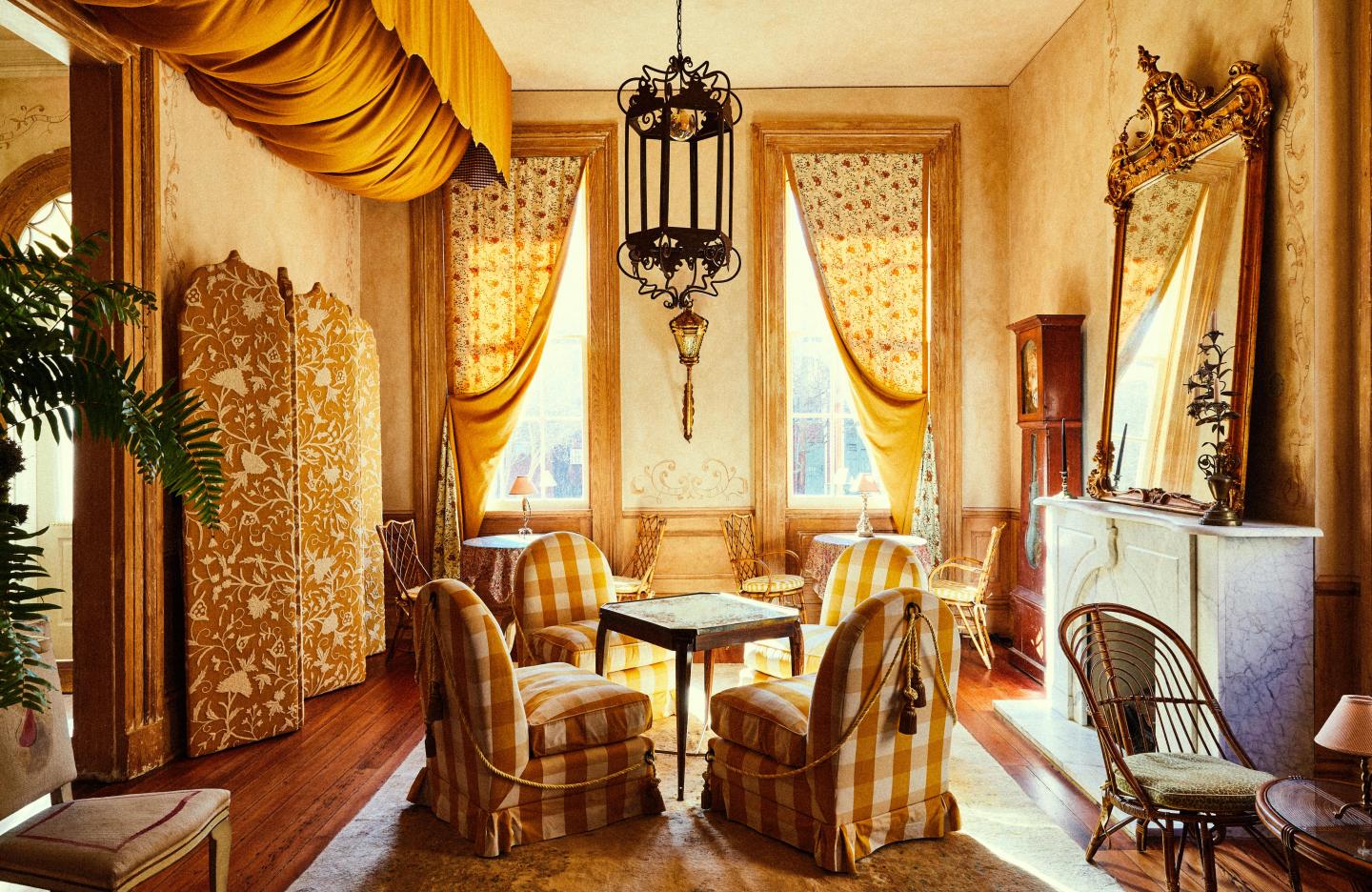 Hotel-Peter-Paul-Rectory-Parlor_credit-Hotel-Peter-Paul