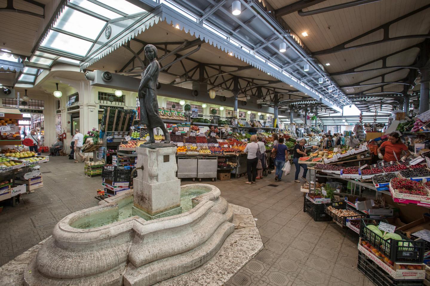 Mercato Albinelli-Modena Italy-Fountain Sculpture