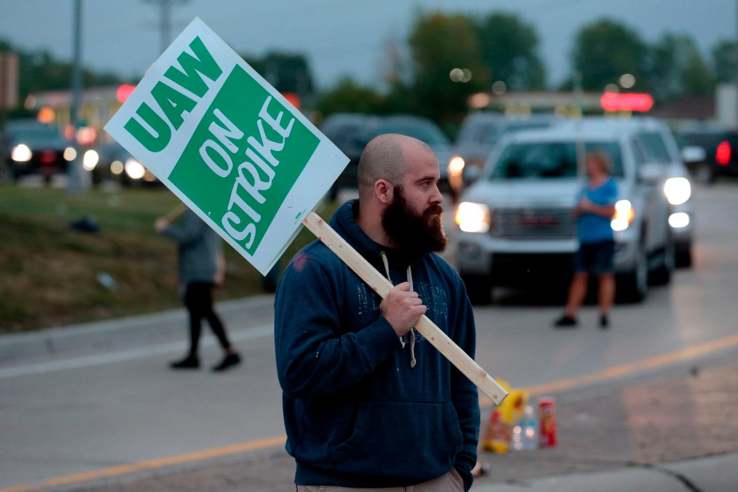 gm-strike-uaw-auto-workers