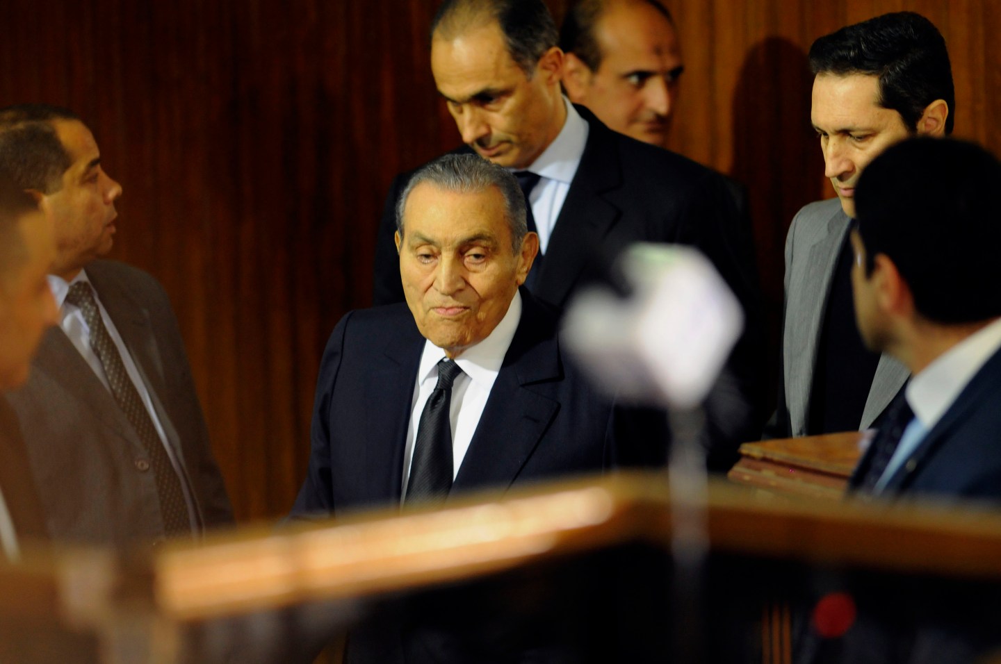 Former Egyptian president Hosni Mubarak (C, front), who was ousted following a popular uprisal in 2011, is escorted by his two sons Alaa (C, behind) and Gamal (L) as he testifies during a session in the retrial of members of the now-banned Muslim Brotherhood over charges of plotting jailbreaks and attacks on police during the 2011 uprising, on Dec. 26, 2018.