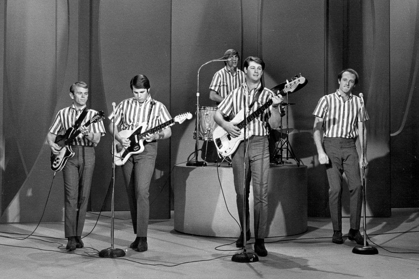 Beach Boys Perform