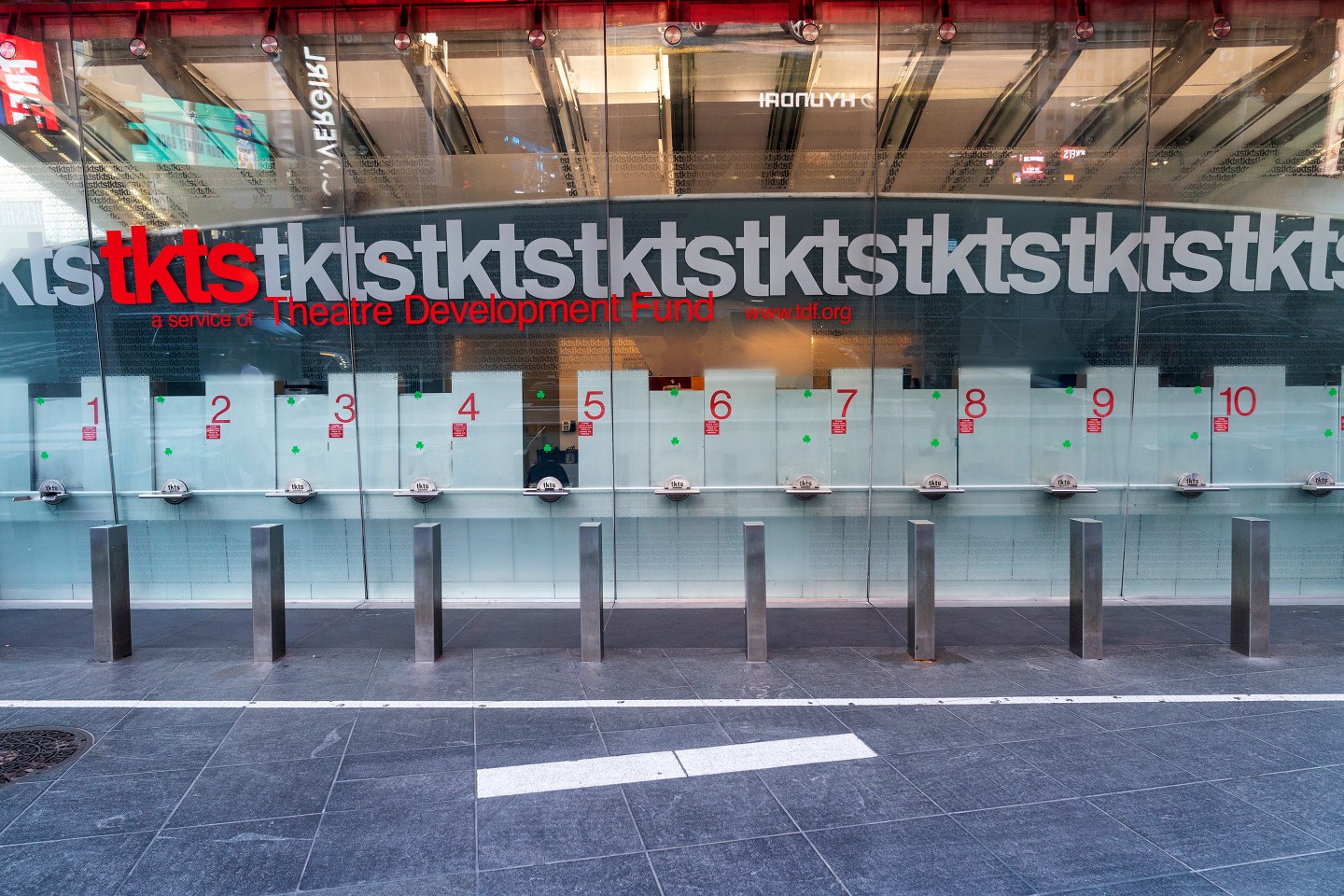 Coronavirus-Retail Closings-Broadway