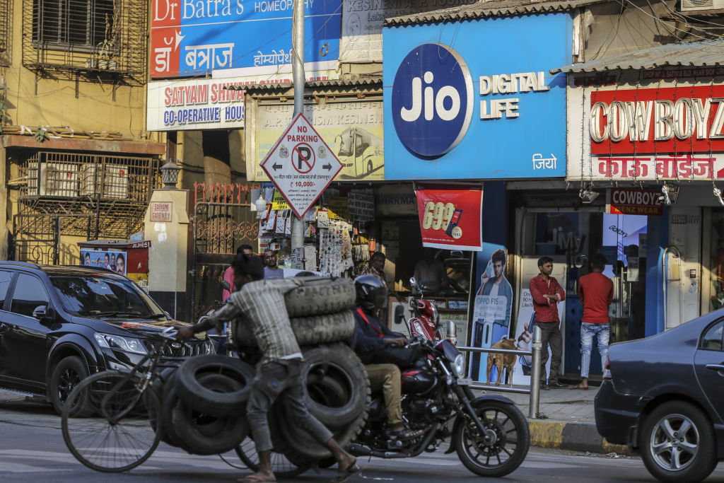 Telecom And Retail Gains Give Boost to Reliance Industries