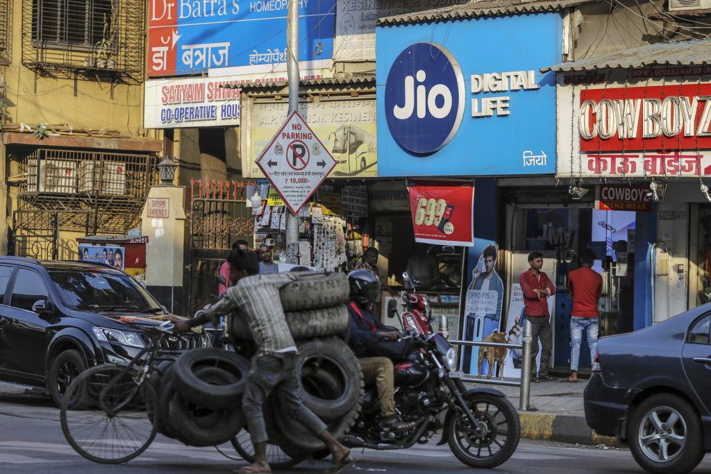 Telecom And Retail Gains Give Boost to Reliance Industries