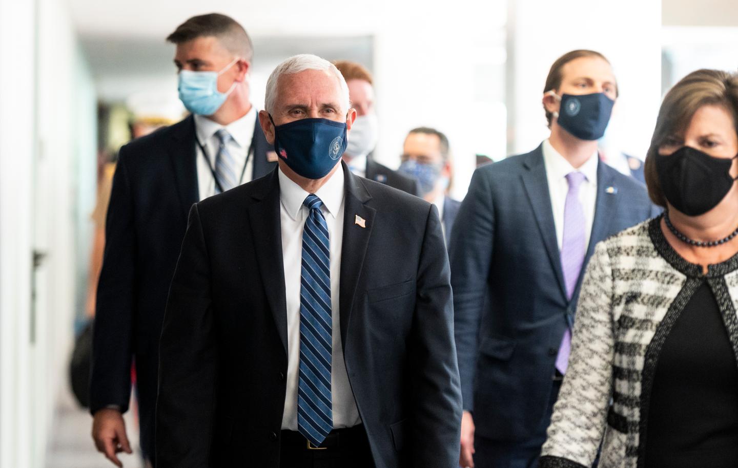Mike Pence face mask coronavirus outbreaks in U.S.