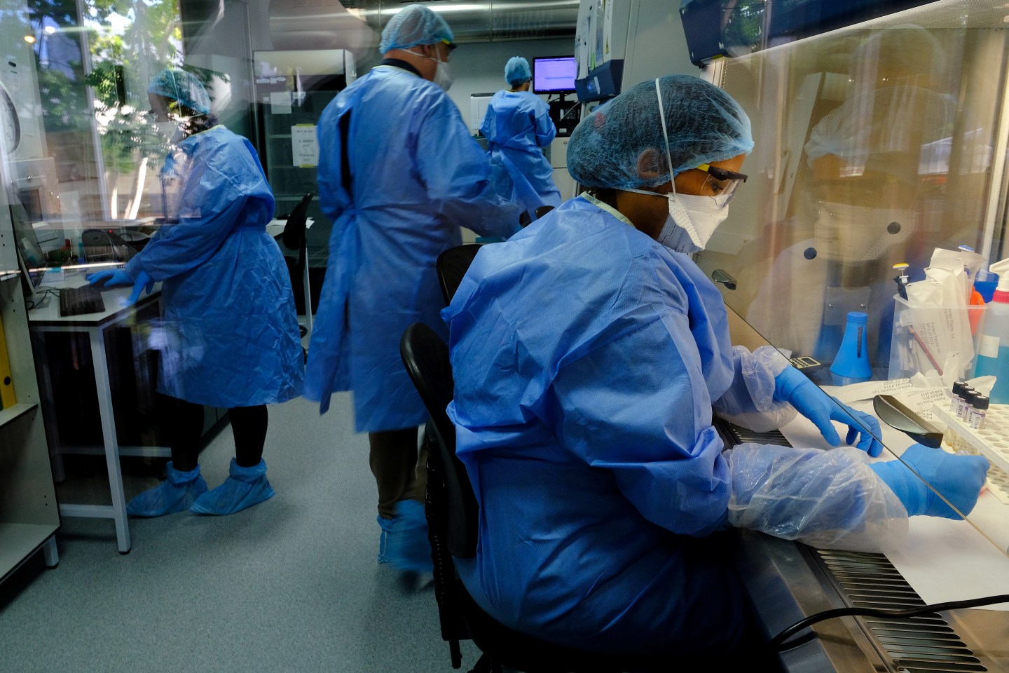 researchers working on a tuberculosis vaccine