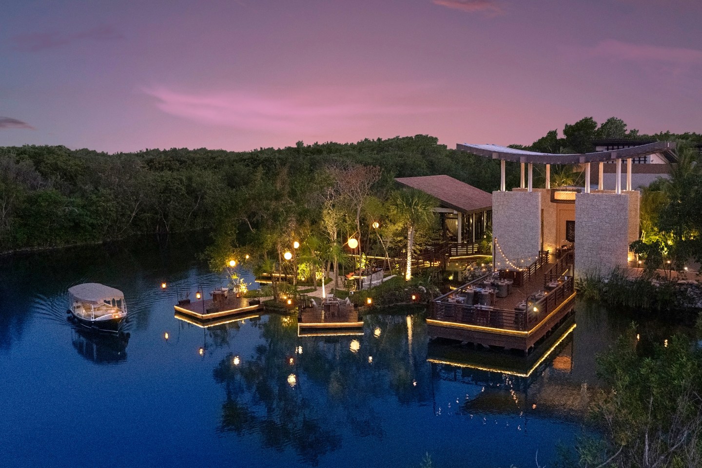 Banyan-Tree-Mayakoba-lagoon