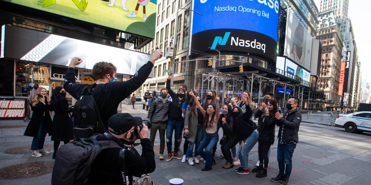Coinbase (COIN) stock: What stock market experts are saying after